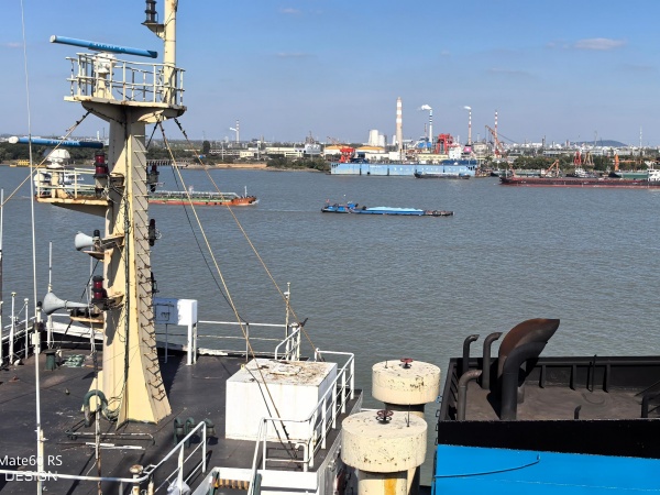 南京 船舶黑煙抓拍